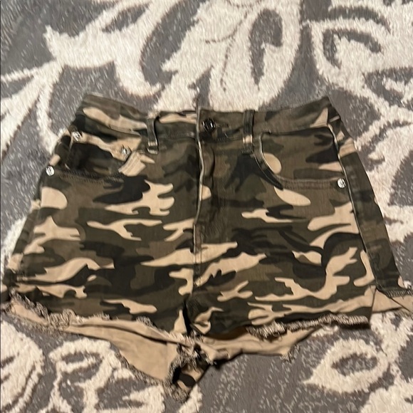 Camo Women's Shorts size 4 - Picture 1 of 4